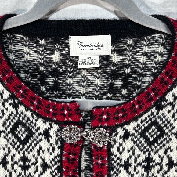 Cambridge Wool Sweater Christmas Fair Isle Red Black Silver Clasp Size Medium - Picture 5 of 12